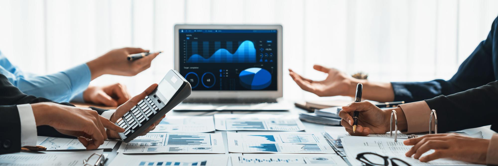 Especialista em marketing desenvolvendo estratégia de crescimento comercial